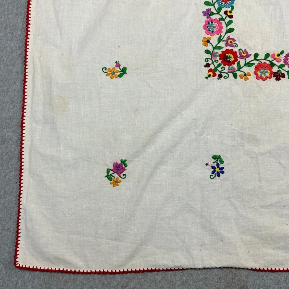 Vintage Embroidered Floral White Linen Square Tablecloth Red Scalloped Edge